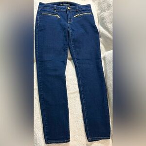 SALE! Michael Kors Skinny Jeans Sz 4 Zipper Pockets, Gold Medallion Crest in EUC